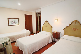 HOTEL SANTILLANA